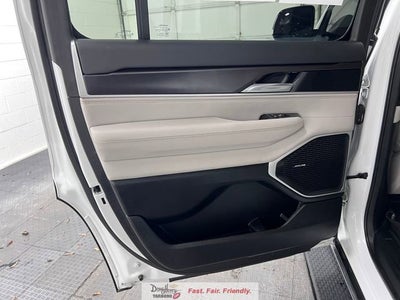 2024 Jeep Wagoneer Base