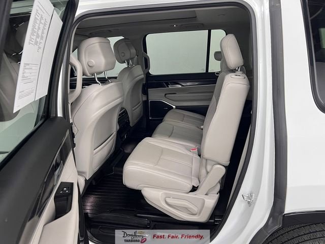 2024 Jeep Wagoneer Base