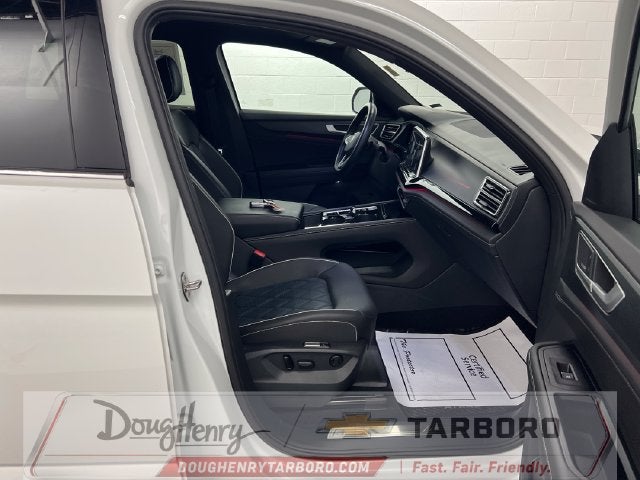 2025 Volkswagen Atlas Cross Sport 2.0T SEL Premium R-Line