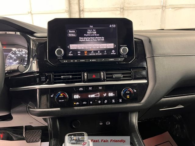 2025 Nissan Pathfinder SV