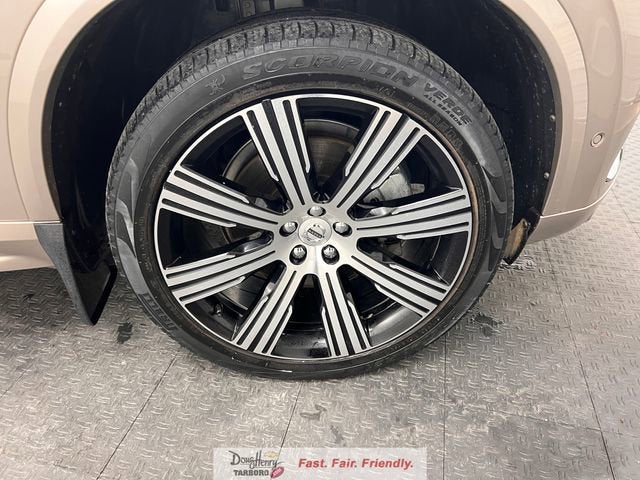 2024 Volvo XC90 Plus Bright Theme
