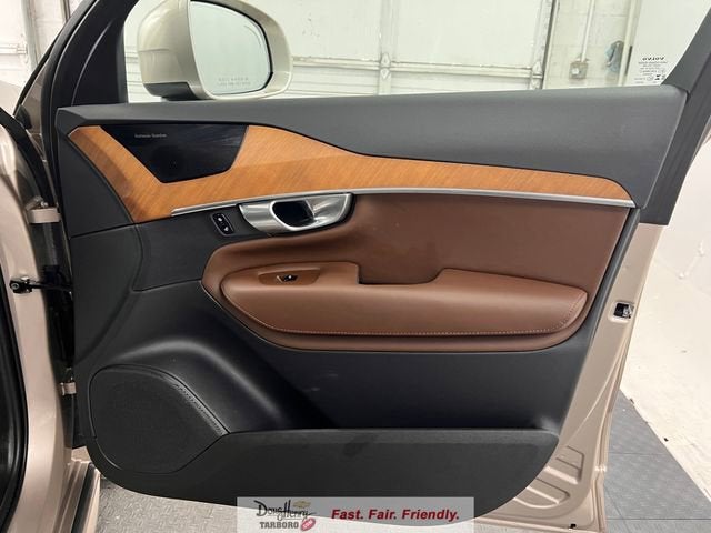 2024 Volvo XC90 Plus Bright Theme