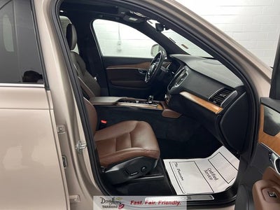 2024 Volvo XC90 Plus Bright Theme