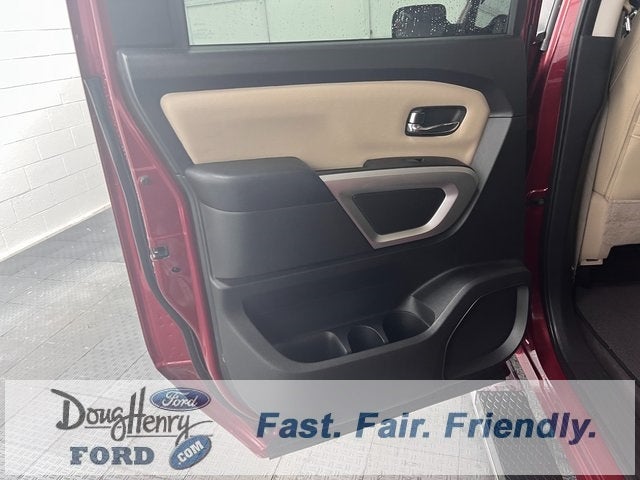 2017 Nissan Titan SV