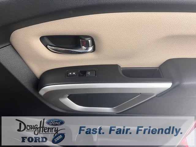 2017 Nissan Titan SV